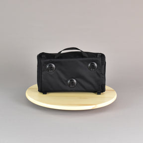 Kleinteilefach des LiWAVE Rucksacks hinten mit Fidlocks